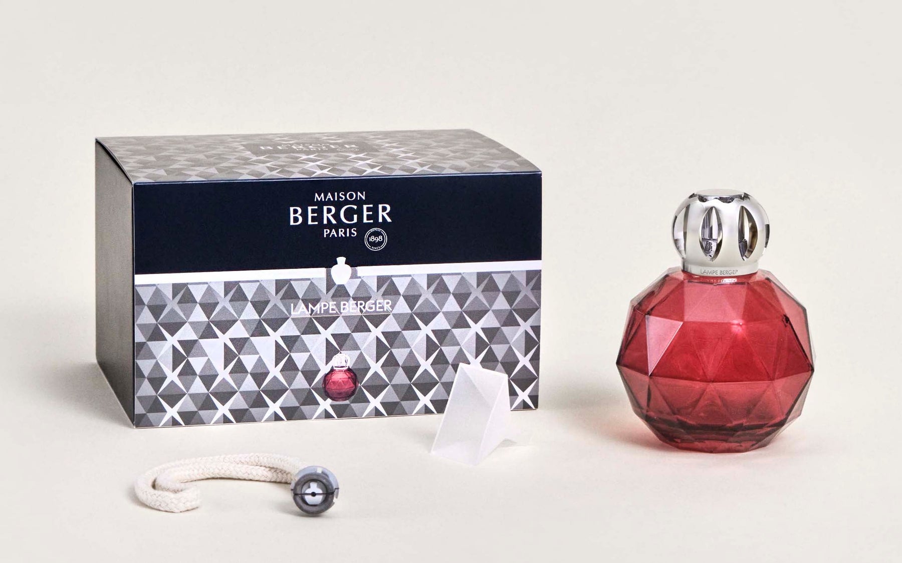 JOLIE LAMPE BERGER paris modèle cube rouge diffuseur parfum Deco EUR 29 JOLIE LAMPE BERGER paris modèle cube rouge diffuseur parfum Deco EUR 29