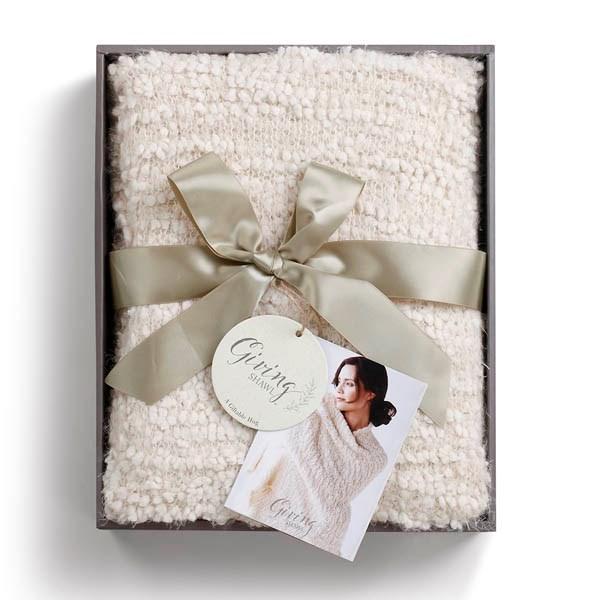 CREAM GIVING SHAWL